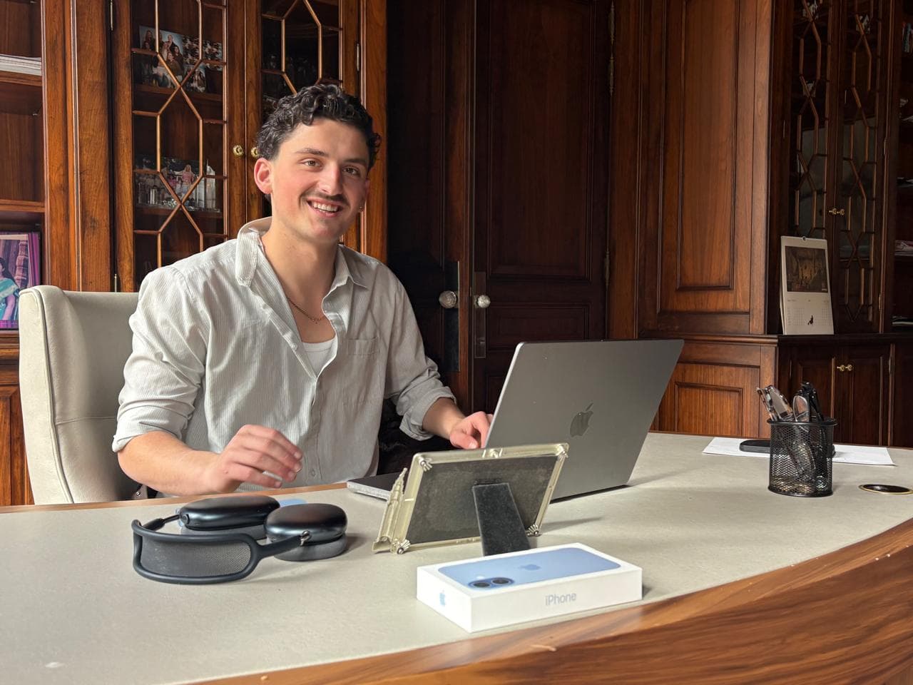 Matisse Unkel, founder of Munk Media, at his desk in Haarlem
